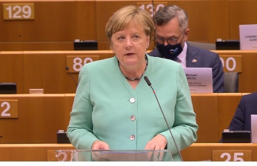 Merkel informon Bundestagun: Vaksina mberrin para Krishtlindjeve
